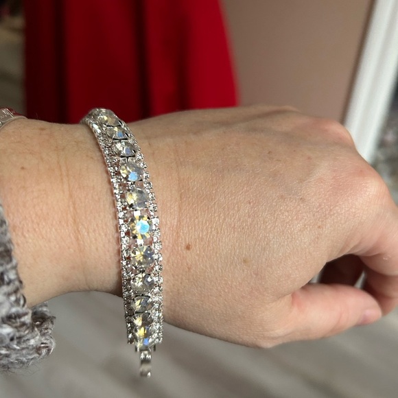 4/$100 AB boralis Elegant Silver Crystal Bracelet 7.5 inches 👰 - Picture 1 of 8